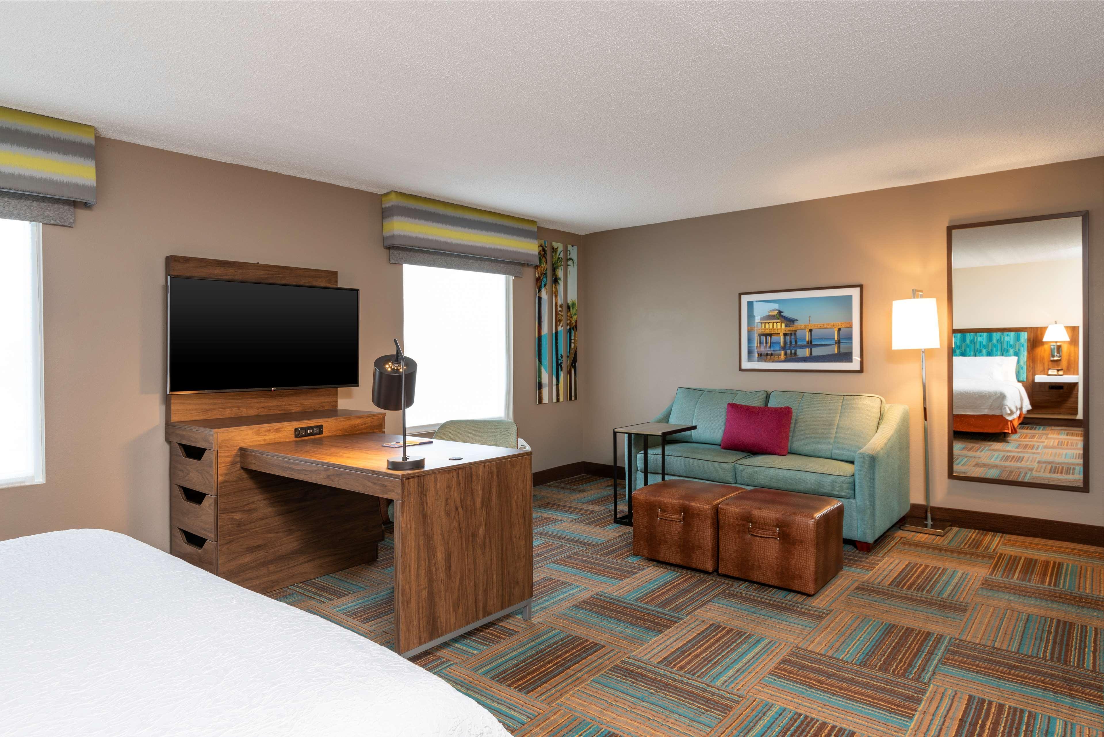 Hampton Inn & Suites Fort Myers-Colonial Boulevard Екстер'єр фото