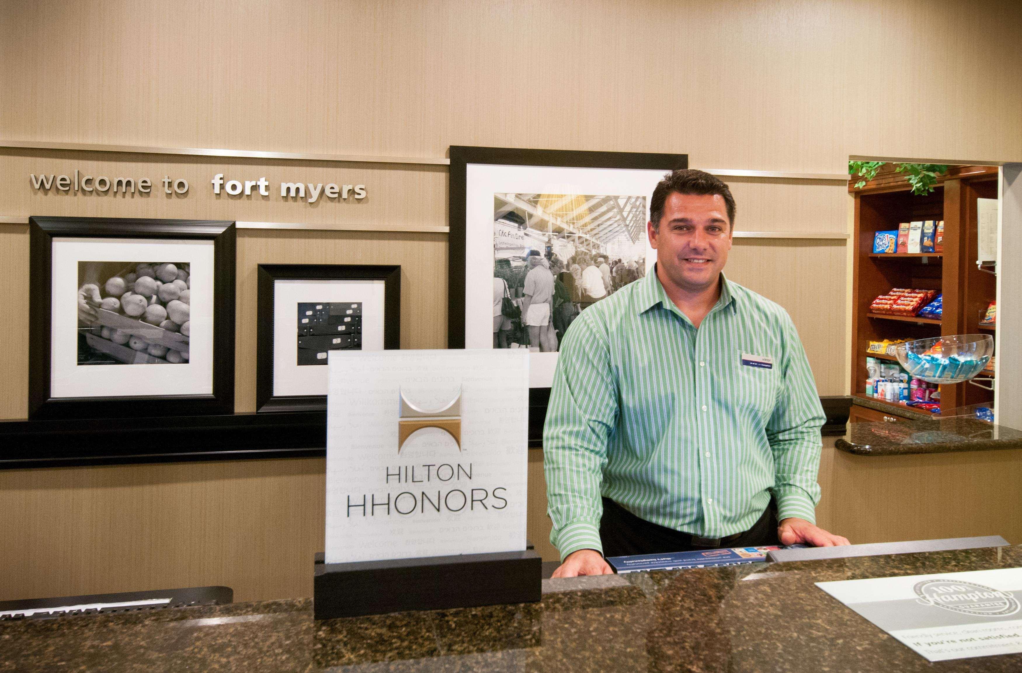 Hampton Inn & Suites Fort Myers-Colonial Boulevard Екстер'єр фото