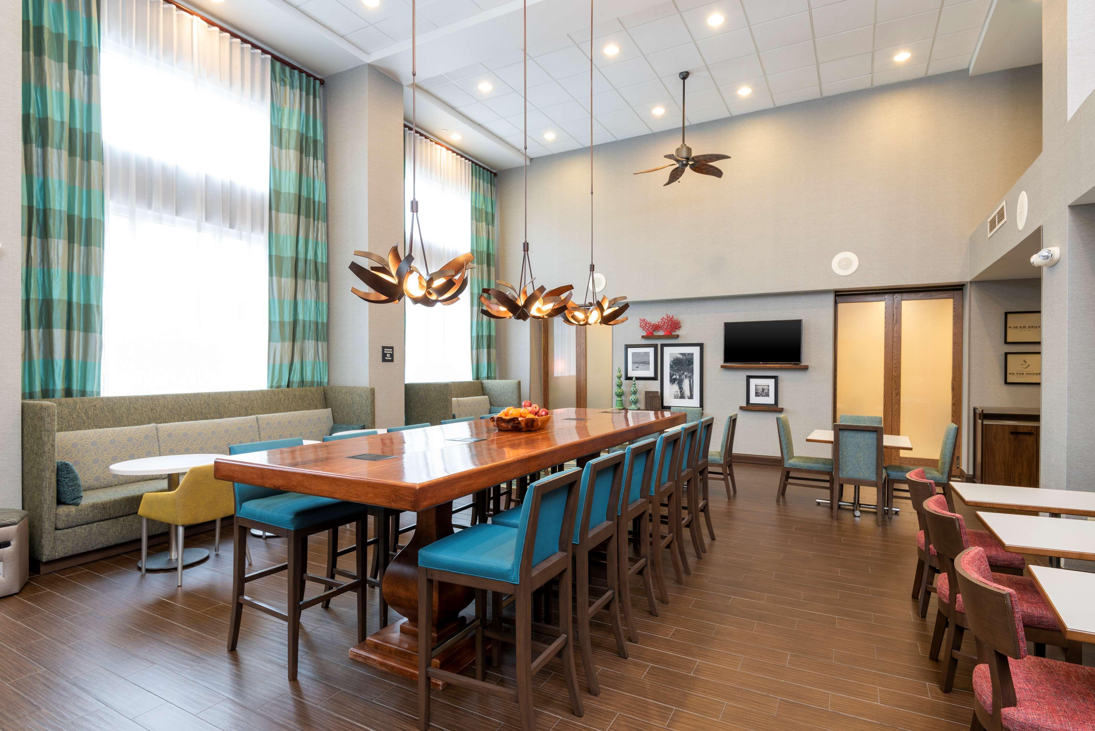 Hampton Inn & Suites Fort Myers-Colonial Boulevard Екстер'єр фото