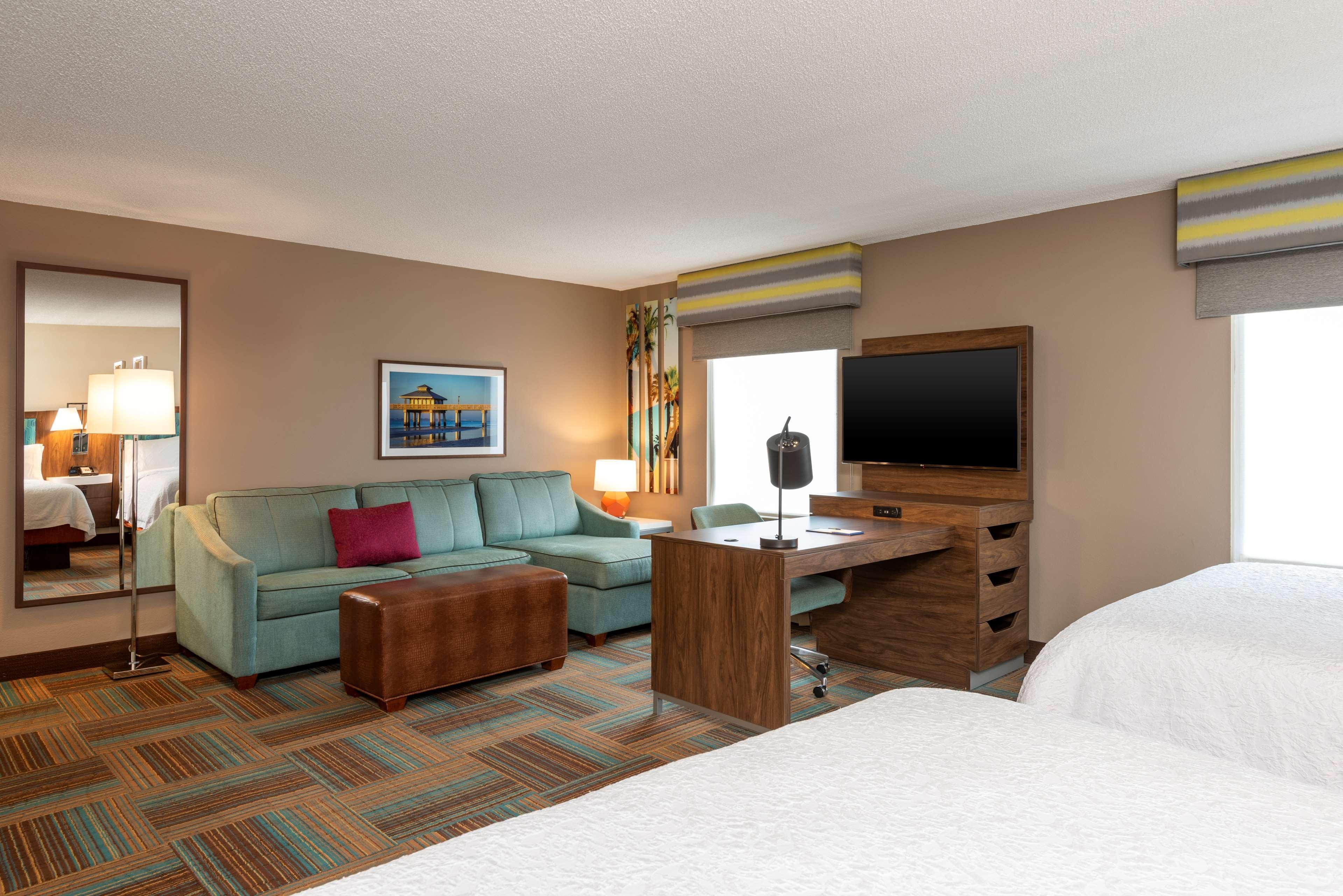 Hampton Inn & Suites Fort Myers-Colonial Boulevard Екстер'єр фото