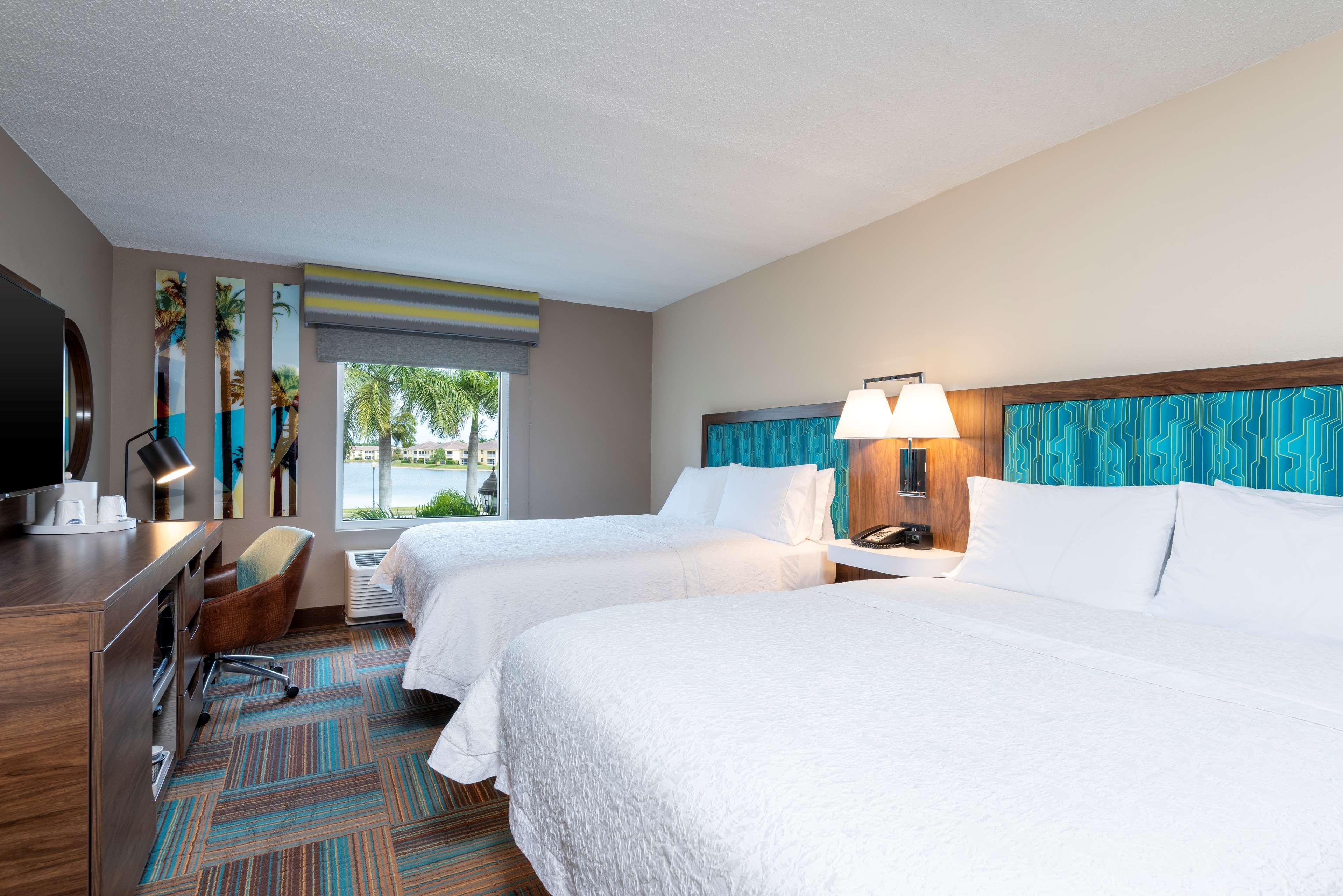 Hampton Inn & Suites Fort Myers-Colonial Boulevard Екстер'єр фото