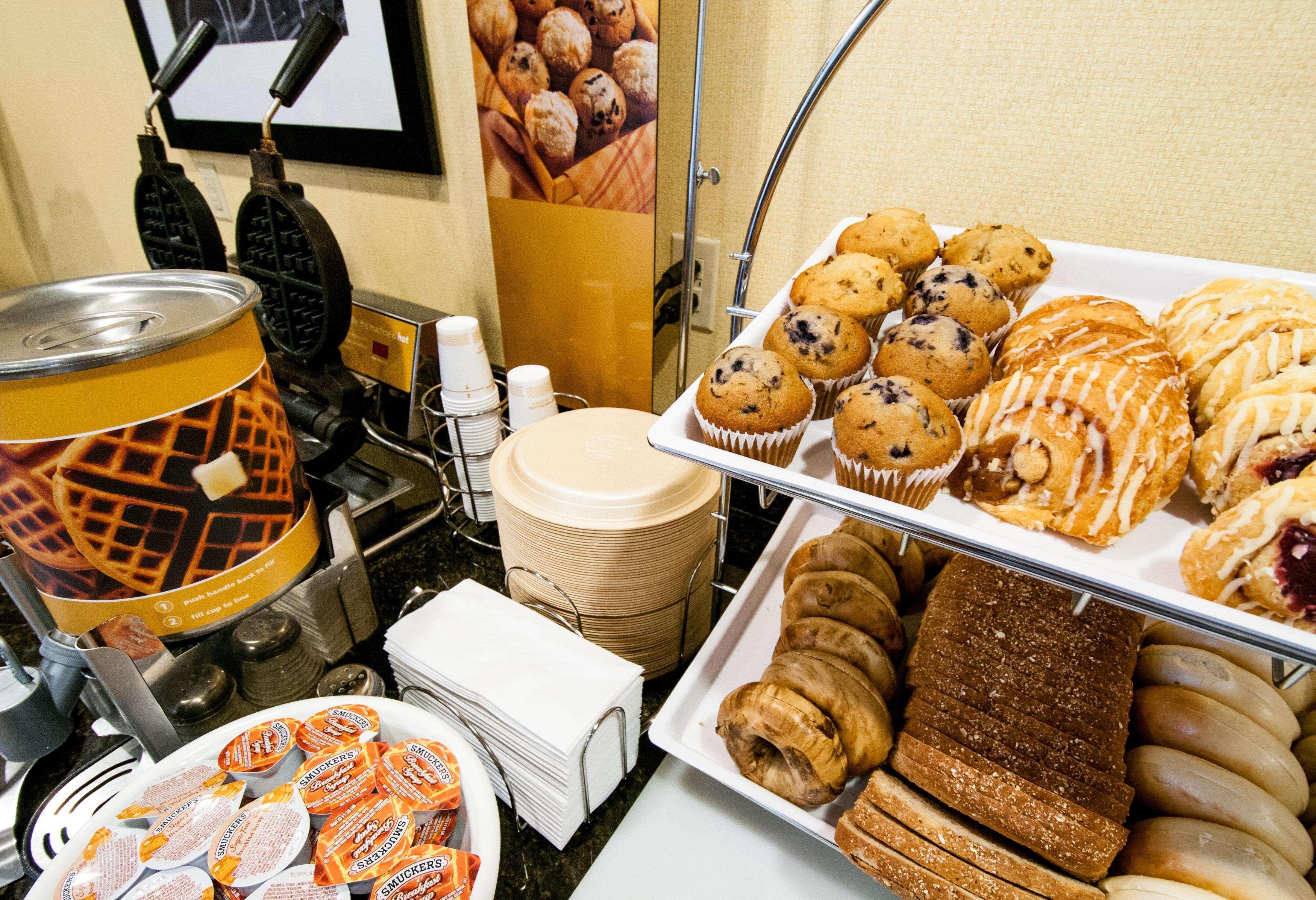 Hampton Inn & Suites Fort Myers-Colonial Boulevard Екстер'єр фото