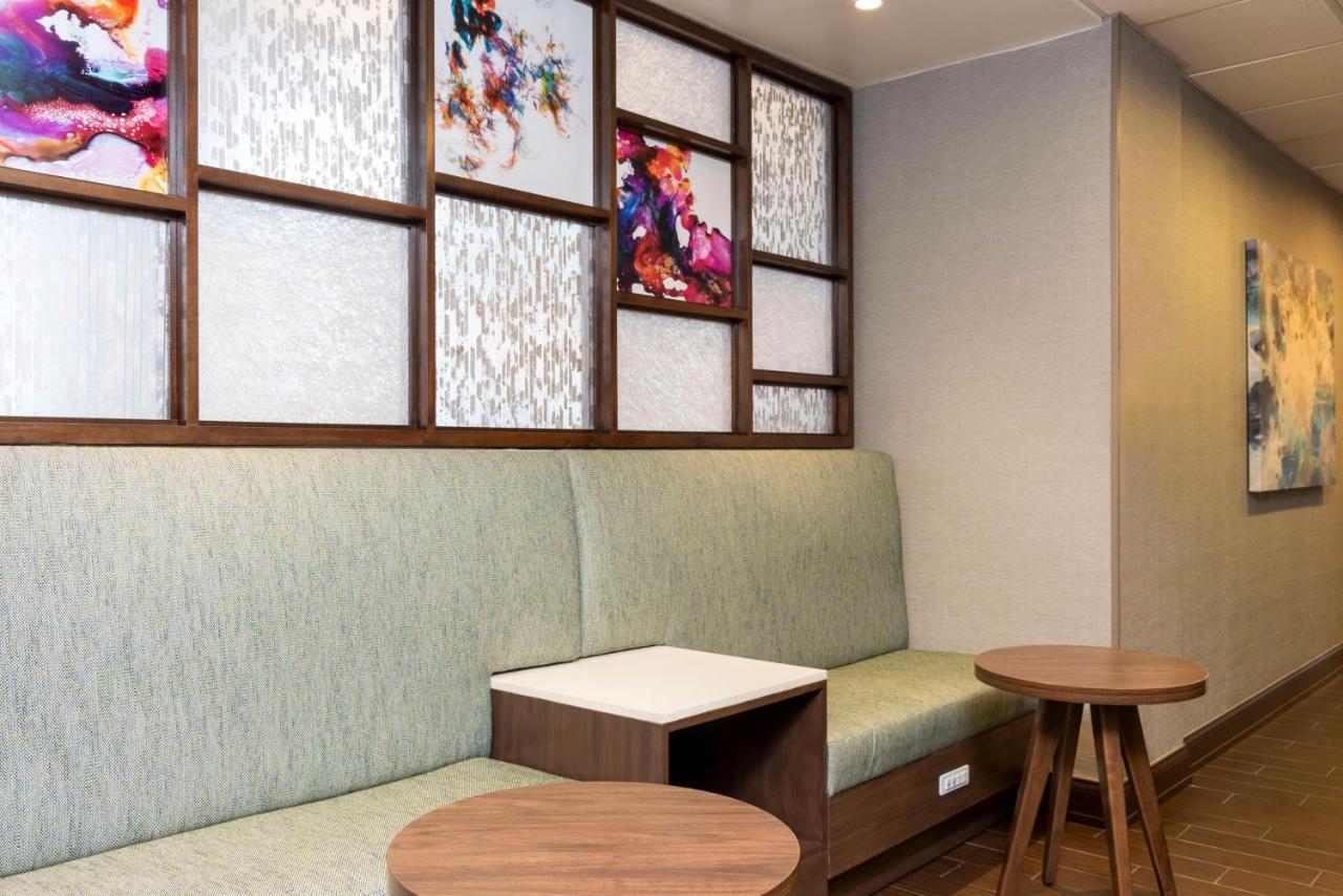 Hampton Inn & Suites Fort Myers-Colonial Boulevard Екстер'єр фото