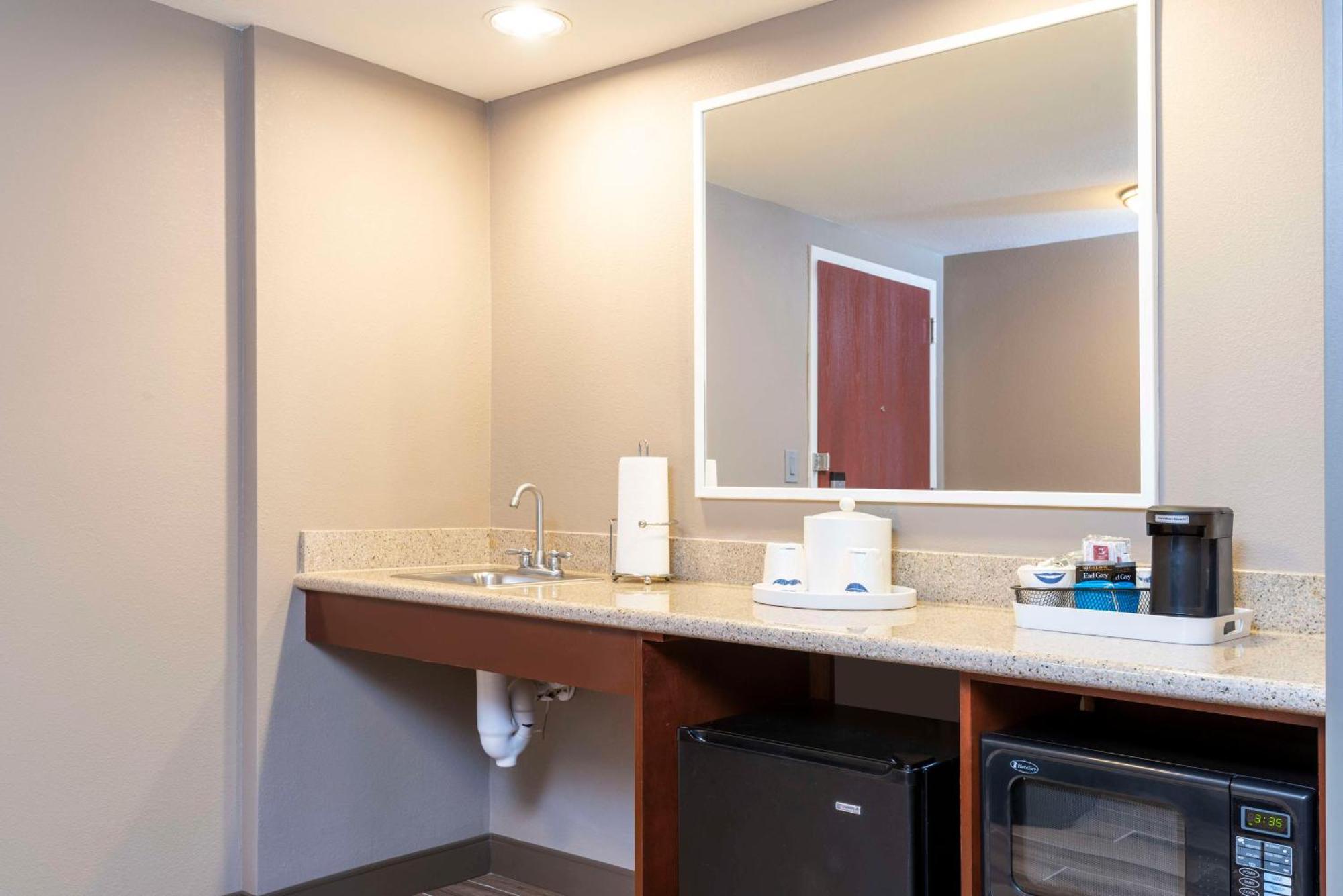 Hampton Inn & Suites Fort Myers-Colonial Boulevard Екстер'єр фото