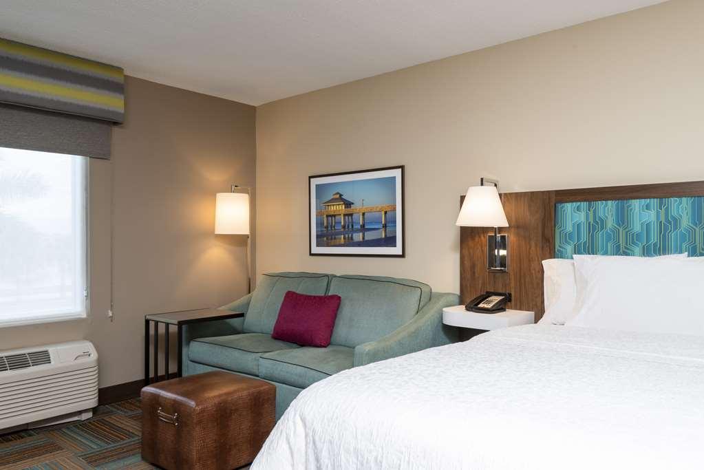 Hampton Inn & Suites Fort Myers-Colonial Boulevard Номер фото
